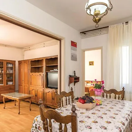 Apartment 1 Bedroom Cozy In *