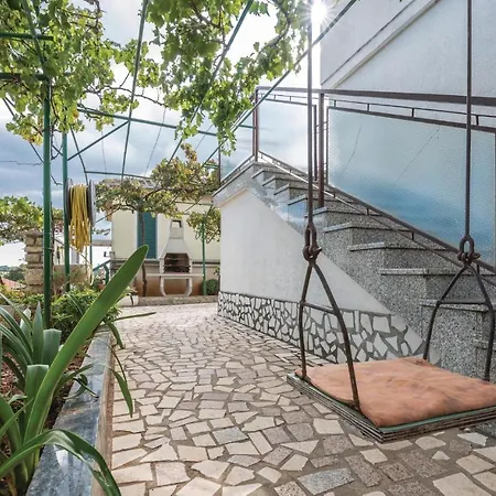 1 Bedroom Cozy In Apartment Pula