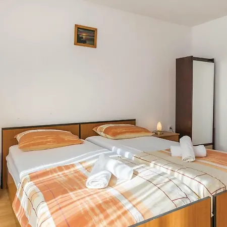 Апартаменты Cozy In With Kitchen *